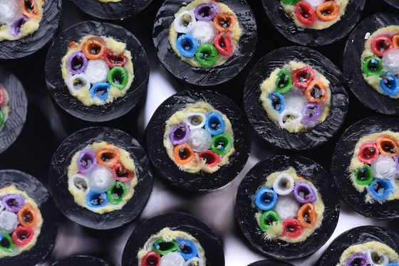 Sıcak Satış Tek modlu hava fiber optik kablosu 12 24 48 96 144 Kanal için core fiber optica adss/asu/gyxtw/gyta