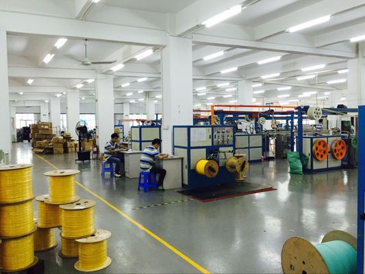 SM MM Om3 Om4 Om5 Simplex 1core 0.9mm Sıkı Tampon Kapalı Fiber Optik Kablo